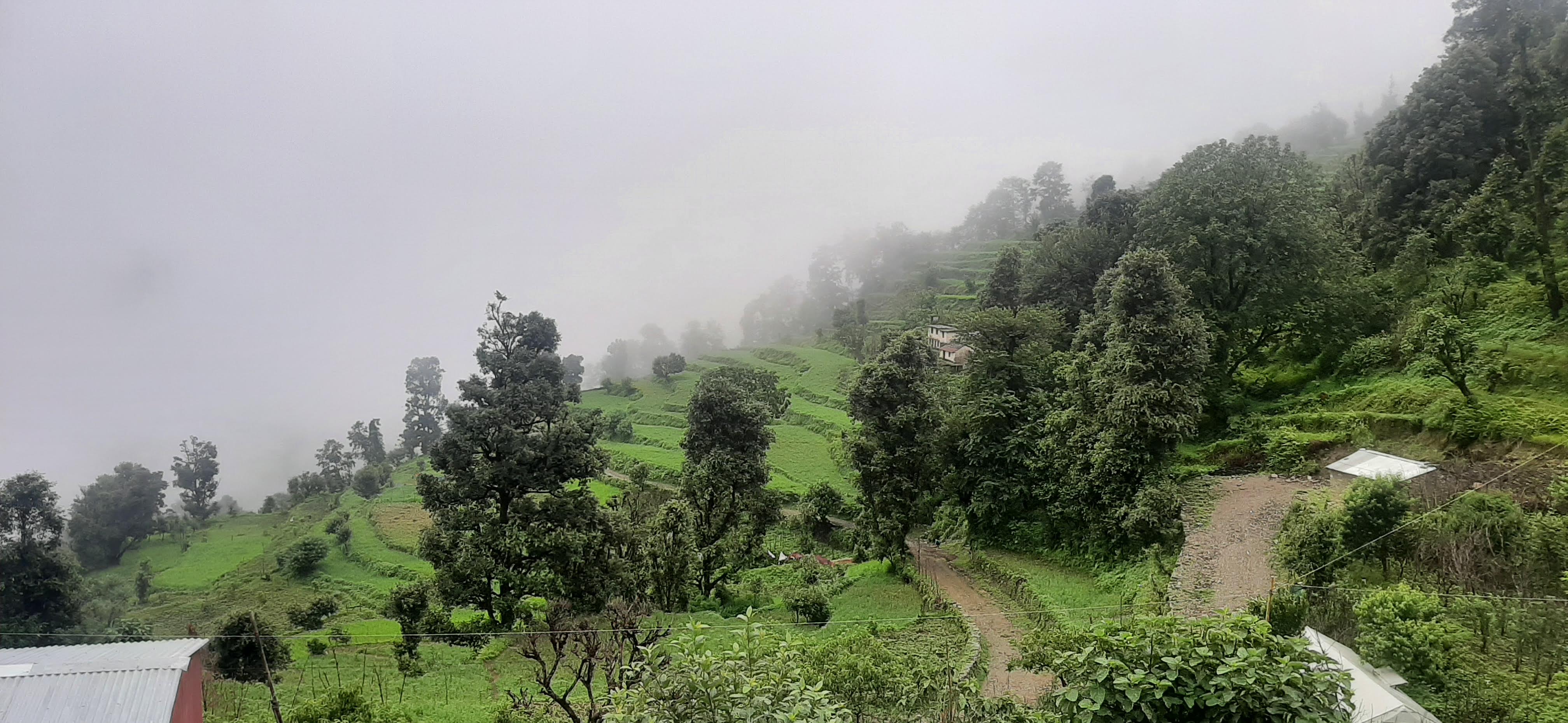 पहाड़ की गोद